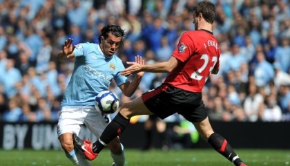  曼城铁卫头槌制胜，连续十场零封创英超新纪录  