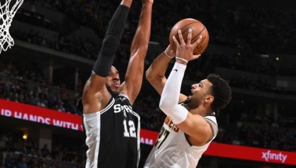  穆雷末节21分马刺逆转火箭  