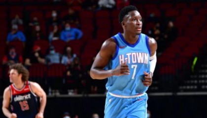  瓦兰丘纳斯30+15鹈鹕胜奇才  